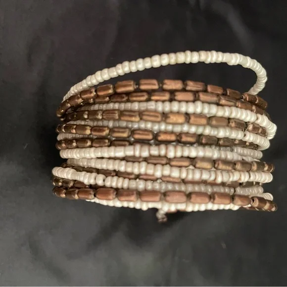 Elegant Brown and Cream Beaded Bracelet - Picture 1 of 2